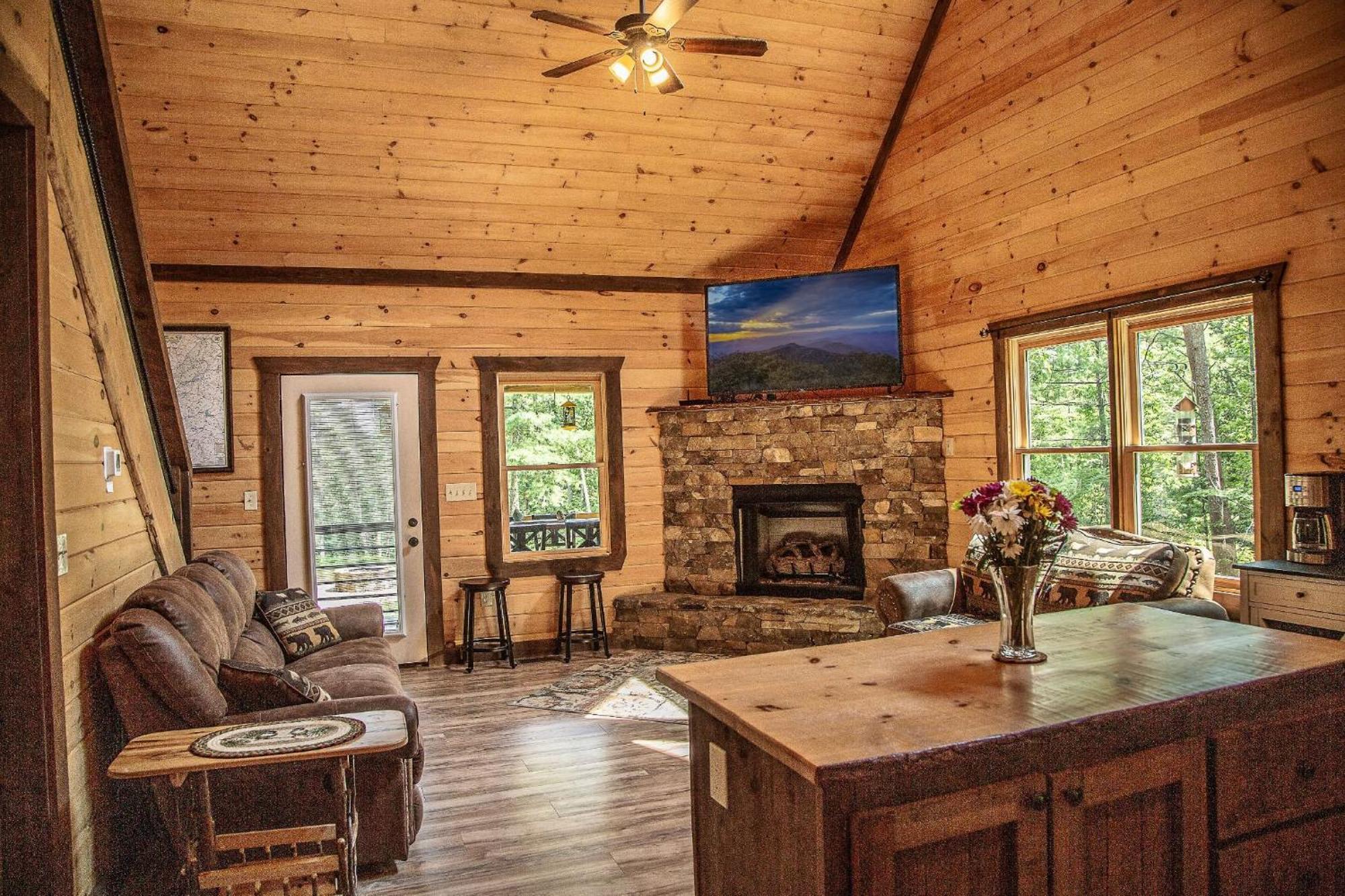 Adore The Smores Rustic Mountain Charm Outdoor Spaces And A Cozy Hot Tub Blue Ridge Exterior foto
